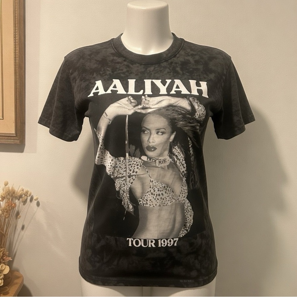 Aaliyah Graphic Women's Top - Black